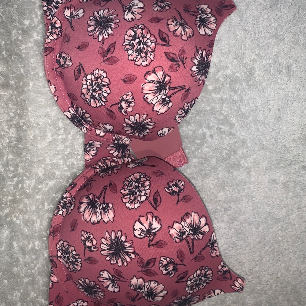 Beautiful Marilyn Monroe strapless bra.